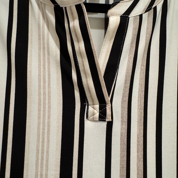 Jones NY office/work top (?), striped, cream & black. Size M. - Picture 5 of 7